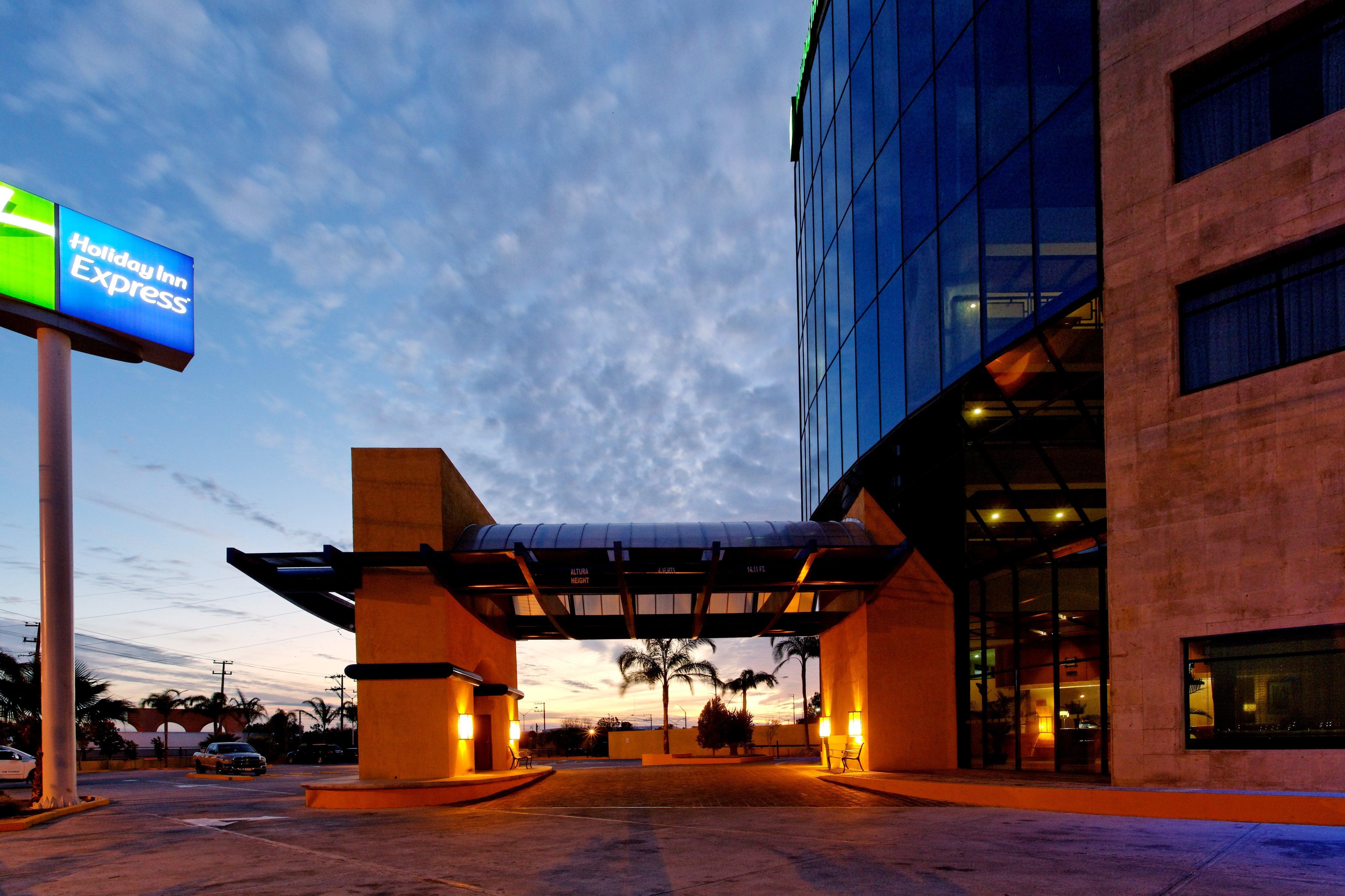 Holiday Inn Express Nuevo Laredo By Ihg Exterior foto