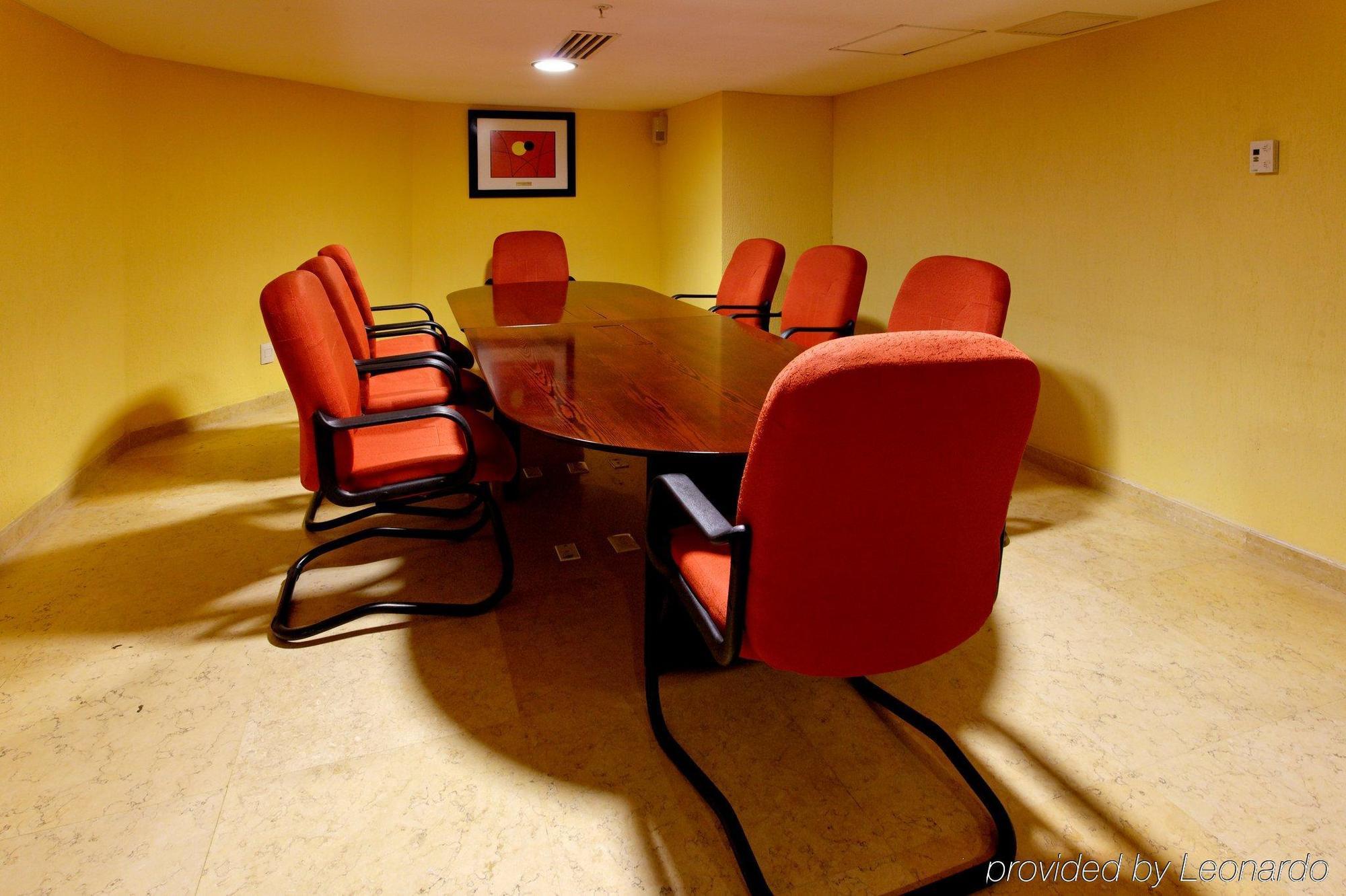 Holiday Inn Express Nuevo Laredo By Ihg Facilități foto